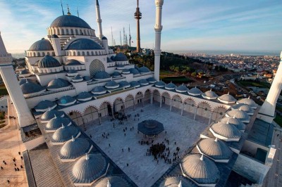 خواتین کی ڈیزائن کردہ ترکی کی سب سے بڑی مسجد کا افتتاح