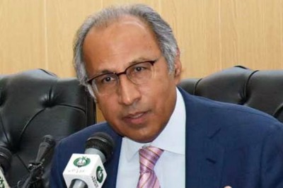 ٹیکس آمدن شروع سے نیچے گررہی ہے اور اب بھی ویسی ہی حالت ہے: مشیر خزانہ