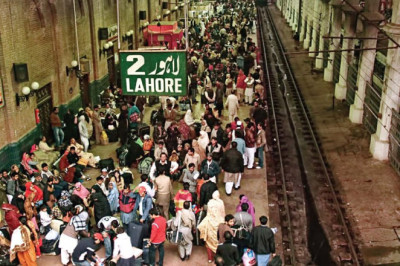 Pakistan Railways Announces Huge Discount on New Train Service