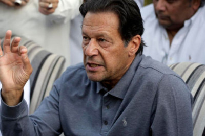 Rangers Arrest Imran Khan In Islamabad In Connection With the Al-Qadir Trust Case
