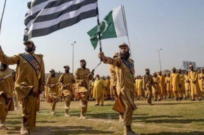 Maulana Fazal-Ur-Rehman Declared A Dharna Until The Chief Justice Steps Back