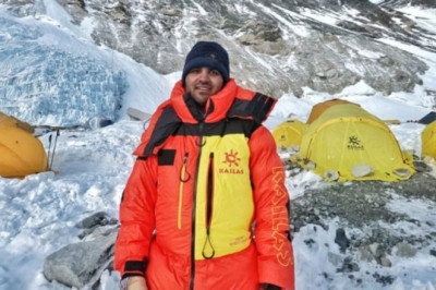 Appeal For Assistance From Pakistani Mountaineer Trapped On Mount Everest