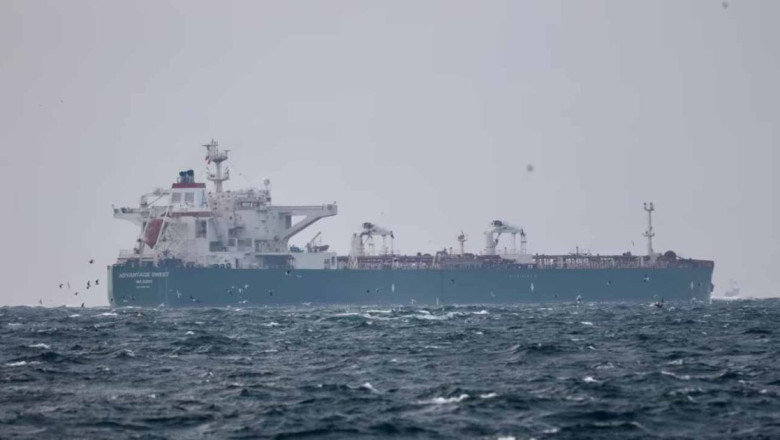 In small ships, Pakistan will transport Russian oil imported from Oman.