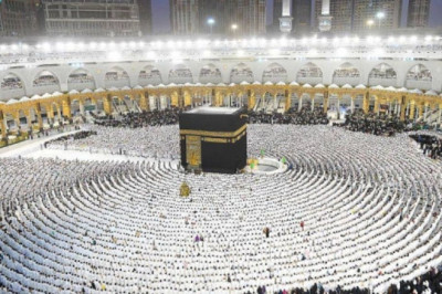 Incredible Space Photo Of Makkah Shining By Saudi Astronaut Rayyanah Barnawi