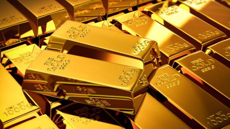 Price of Gold Drops by Rs 1,700 per Tola.