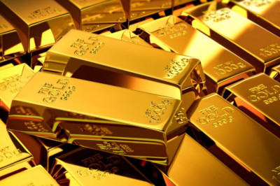 Price of Gold Drops by Rs 1,700 per Tola.