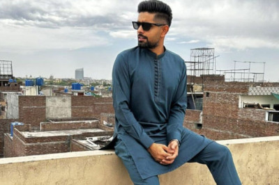 Shalwar Kameez-Clad Babar Azam Speaks at Harvard University in Urdu.