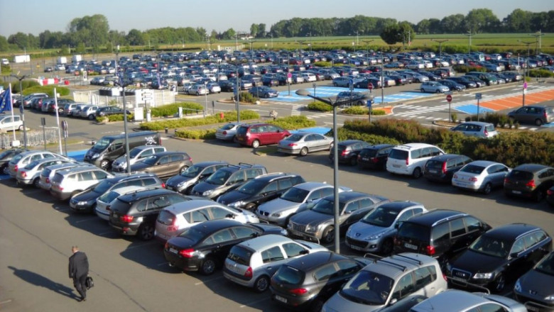 Here Is a List of Airport Parking Fees and Times in the United Arab Emirates