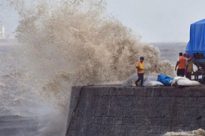 Biparjoy Cyclone, 350 KM From Karachi, Expected to Hit Pakistan’s Coastal Areas