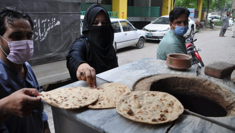 ‘Roti’ Will Be Available in Karachi for Two Rupees, Governor of Sindh.
