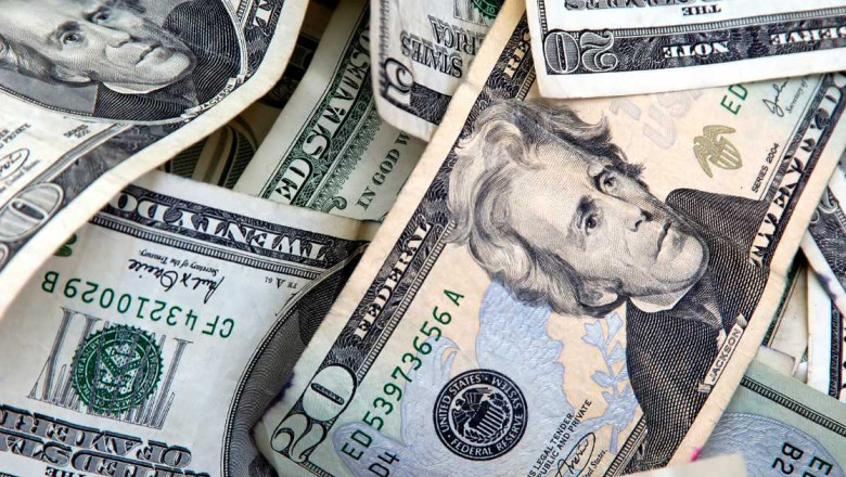 In Interbank Trading, the Pakistani Rupee Drops to a Record Low and Closes at RS299 To Dollar