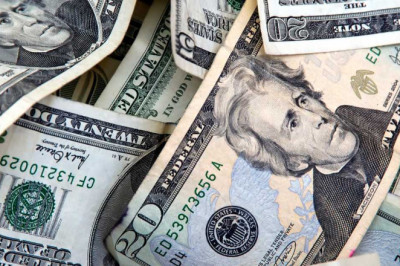 In Interbank Trading, the Pakistani Rupee Drops to a Record Low and Closes at RS299 To Dollar