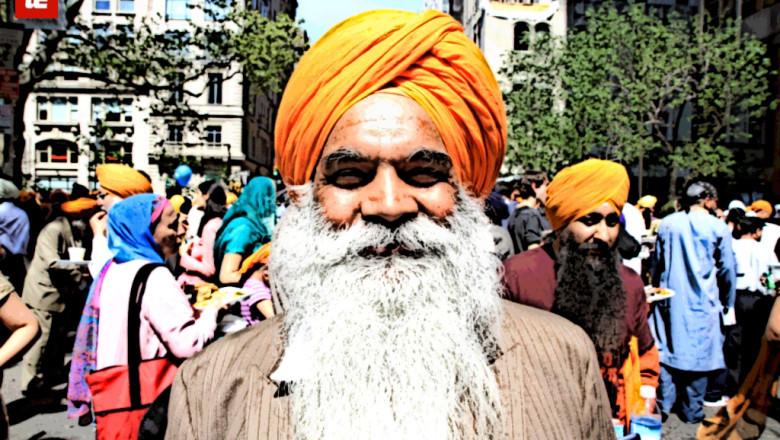 Sikhs from India Arrive in Pakistan to Celebrate Baba Guru Nanak's Birth Festival