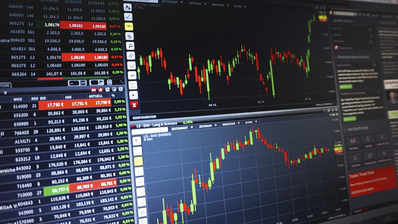 Pakistan Stock Exchange Hits New High, Surpasses 61,000 Points Mark