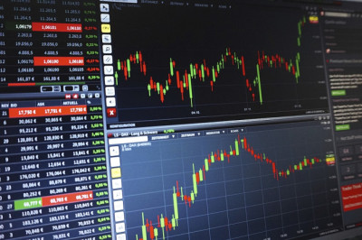 Pakistan Stock Exchange Hits New High, Surpasses 61,000 Points Mark
