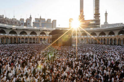 On the First Day of Ramadan, the Grand Mosque in Makkah Is Said to Have Welcomed Over a Million Worshippers.