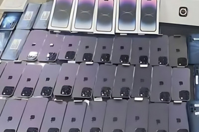Over 450 billion mobile phones are imported into Pakistan in just 11 months.